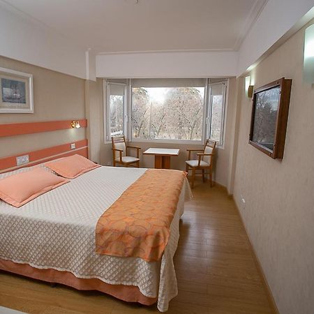 Hotel Dior Tandil Kültér fotó