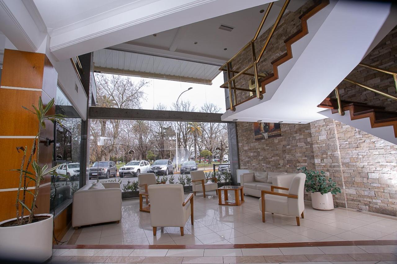 Hotel Dior Tandil Kültér fotó