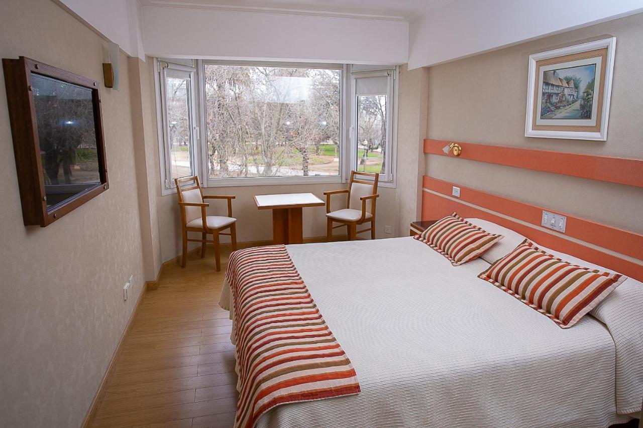 Hotel Dior Tandil Kültér fotó