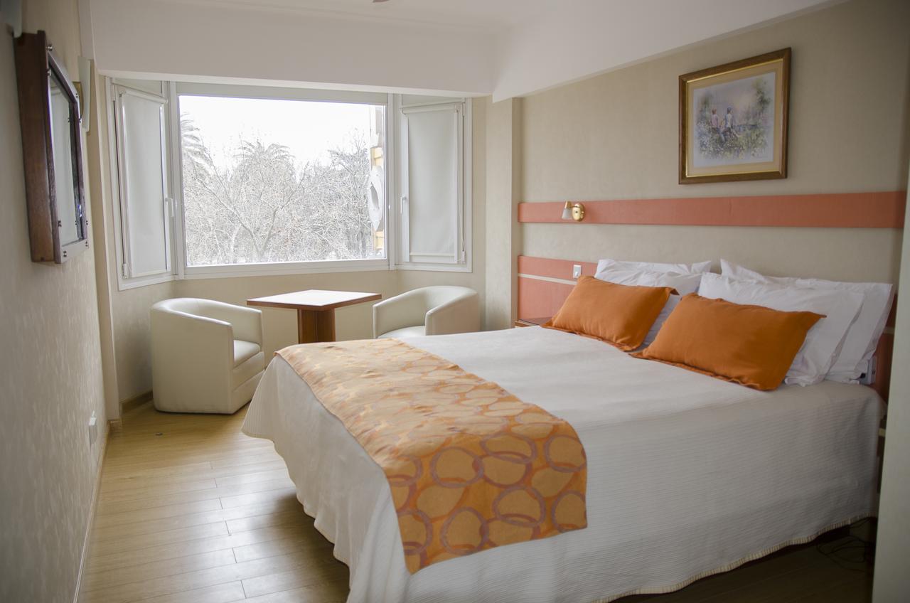 Hotel Dior Tandil Kültér fotó