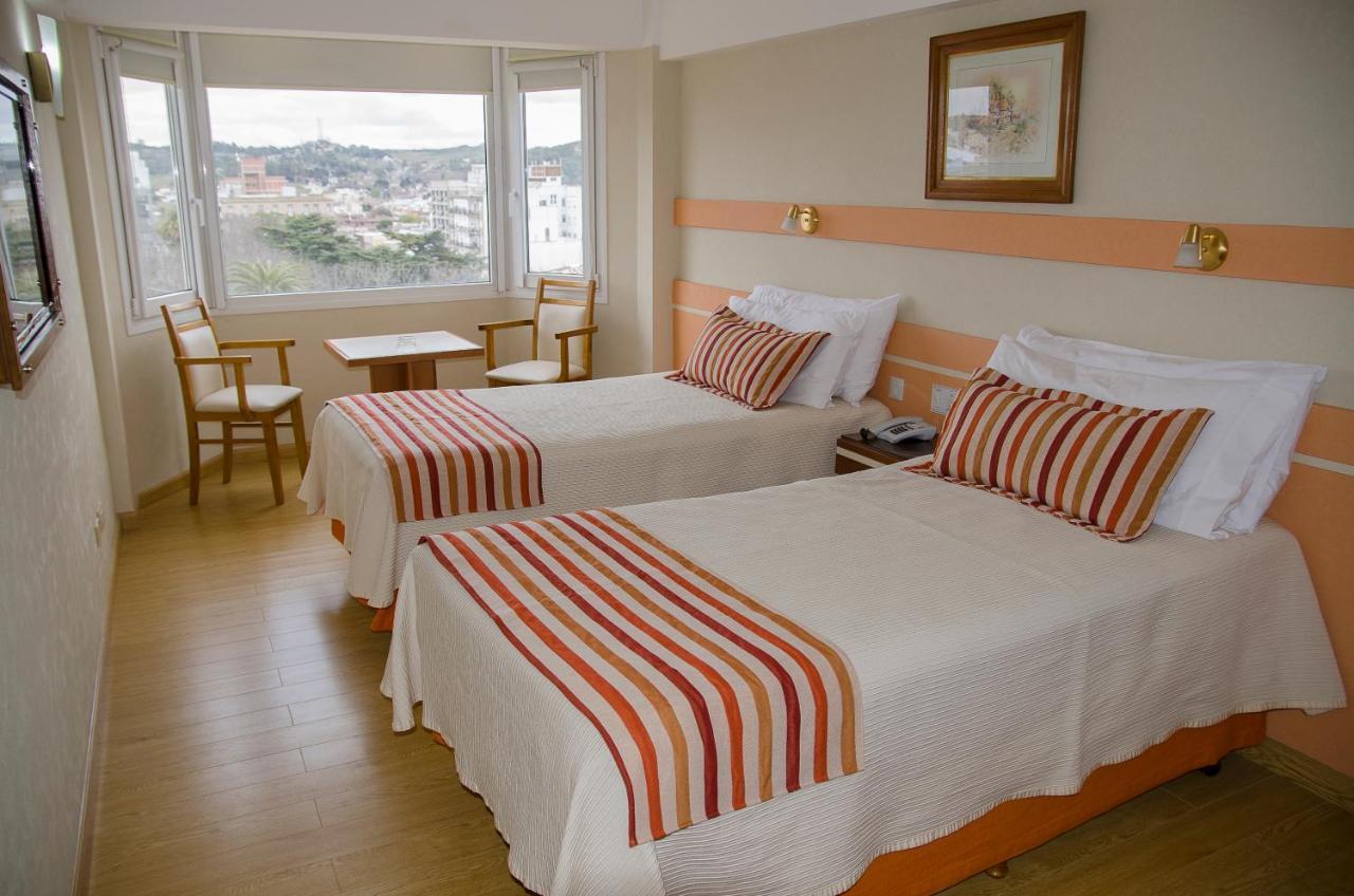 Hotel Dior Tandil Kültér fotó
